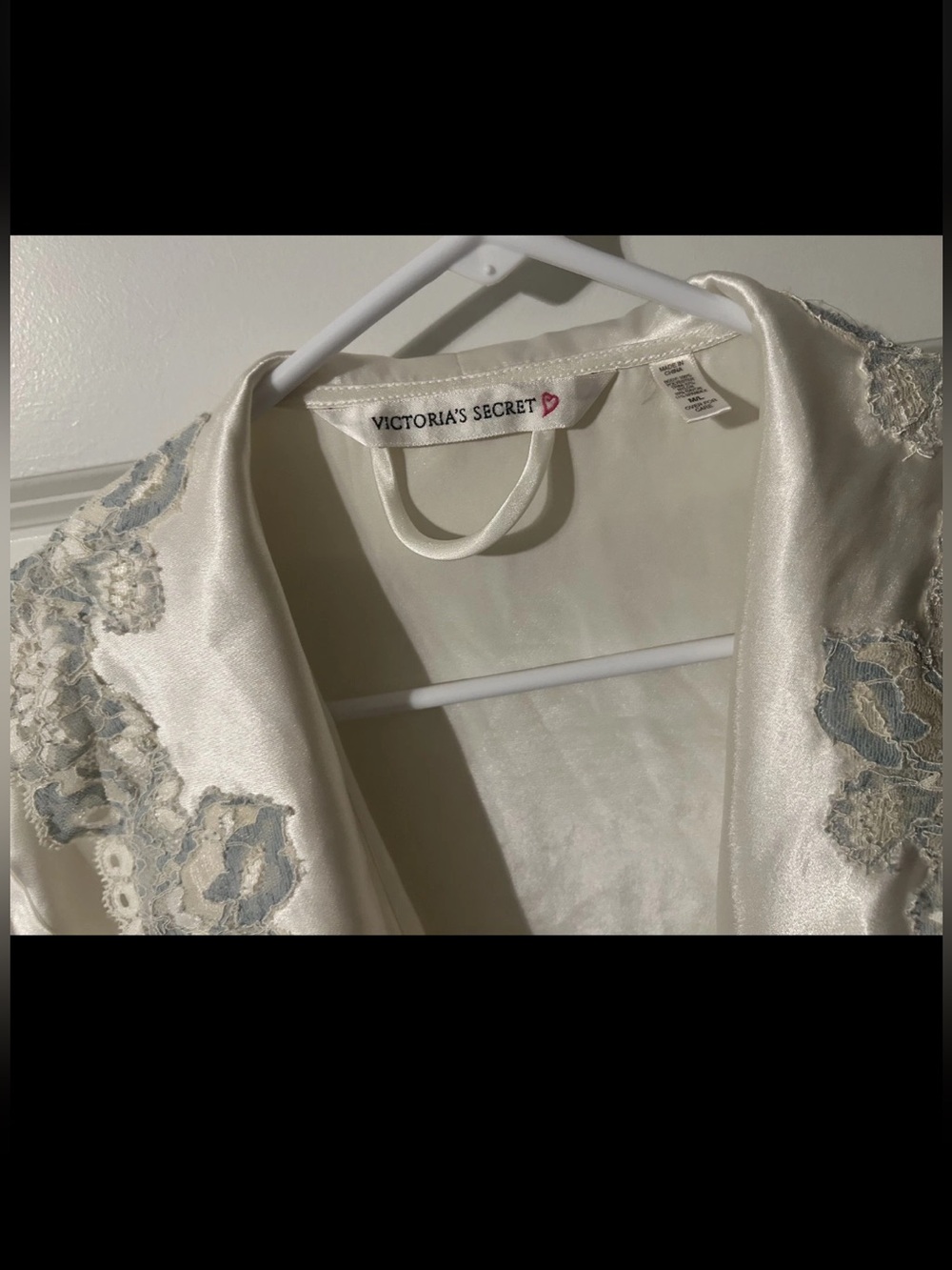 Victoria's Secret Women’s Robe Size M/L Ivory Satin Lace Trim Vintage 1990’s